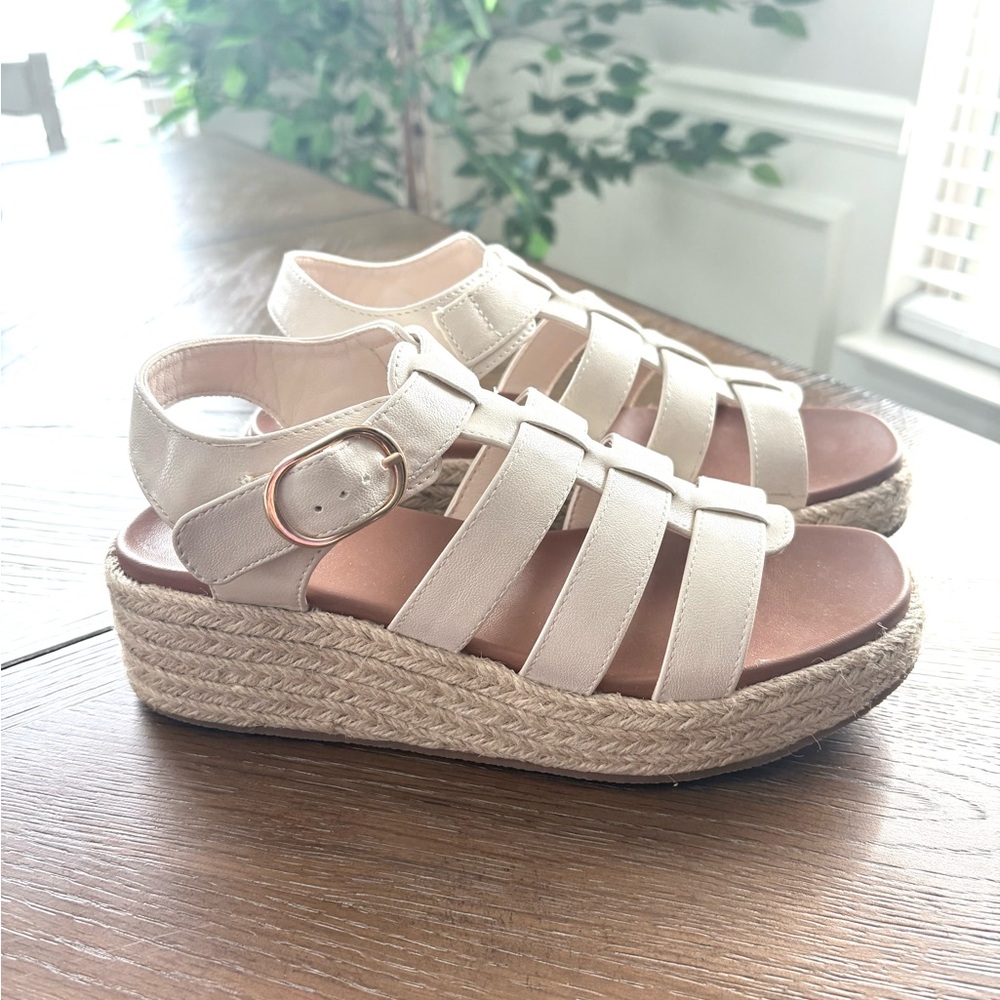 Maurice’s Super Cush Aubrey Raffia Wedge Sandal Size 7